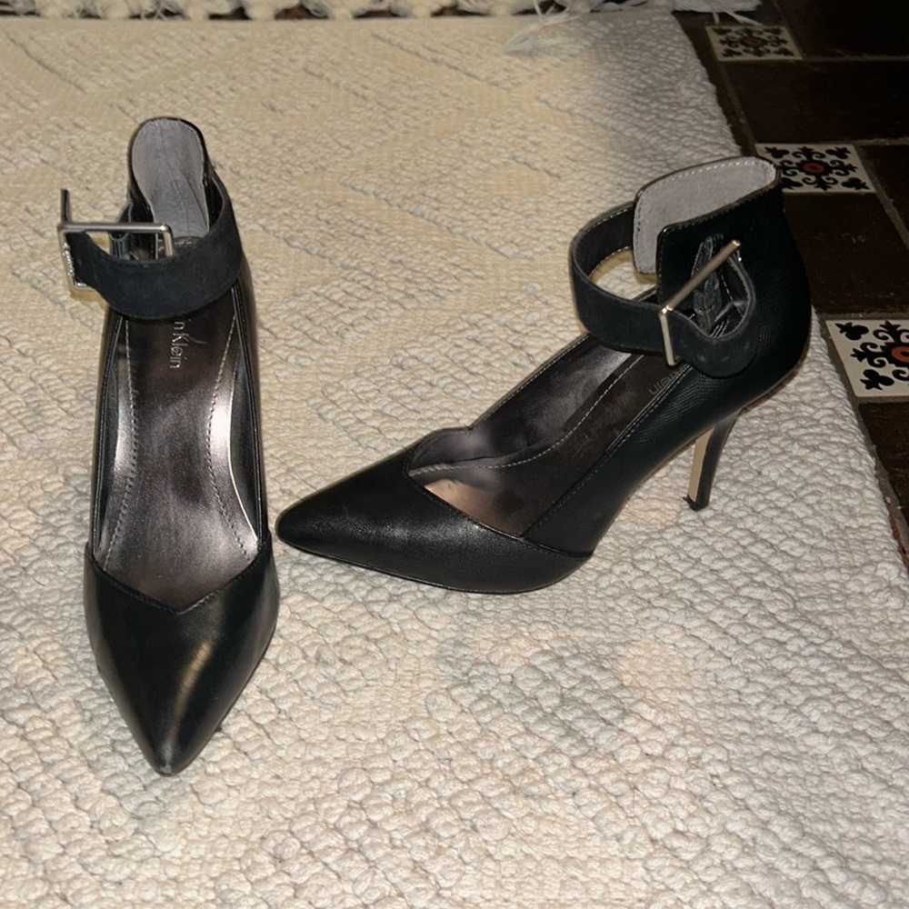 Calvin Klein pointed toe black leather kitten heels